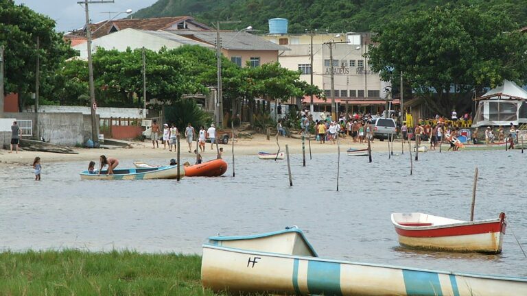 A group of boats floating on top of a lake