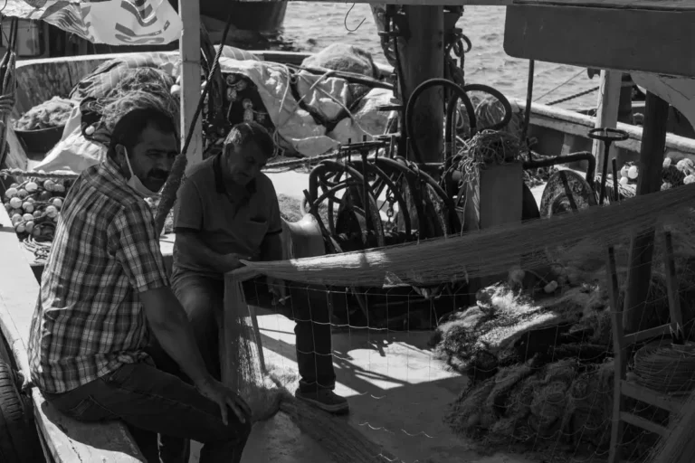 Qual a diferença entre pesca artesanal e industrial?